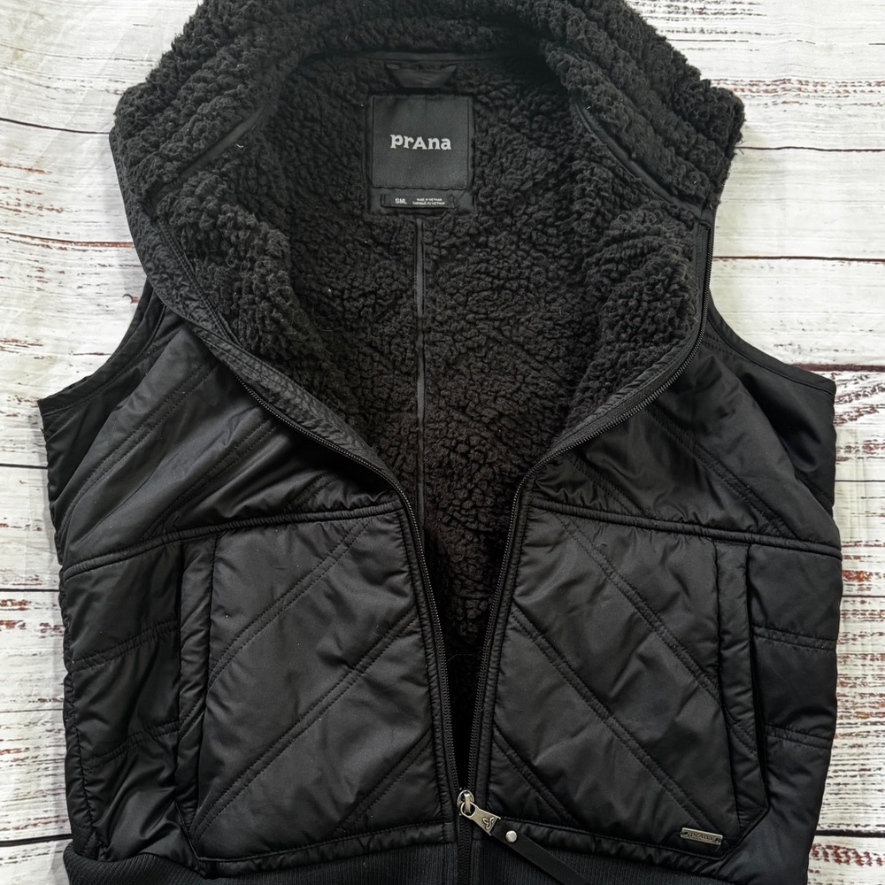 PrAna Black Quilted Sherpa Lined Vest Small - Picture 5 of 9